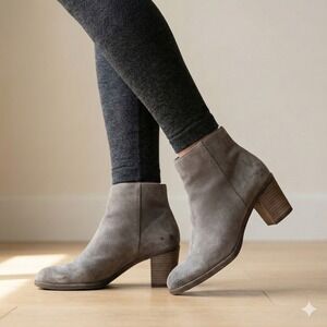 Aquatalia Suede Ankle Boots Womens 9 Gray Block Heel Zip Up Made in Italy Bootie